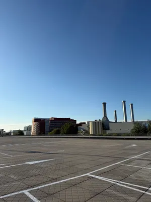 Multi storey parking lot — photo 1